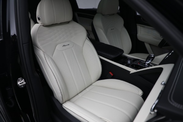 New 2023 Bentley Bentayga EWB Azure V8 for sale $297,600 at Bentley Greenwich in Greenwich CT 06830 27