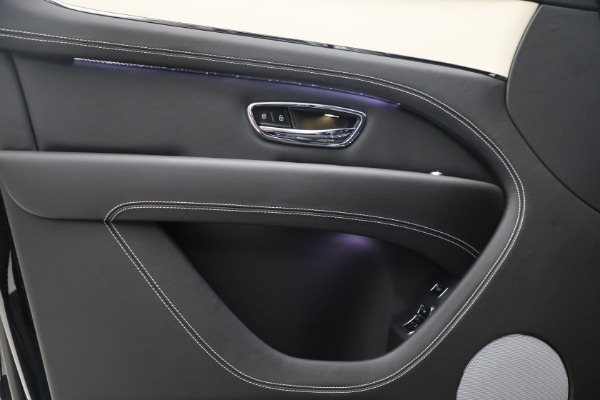 New 2023 Bentley Bentayga V8 for sale $238,470 at Bentley Greenwich in Greenwich CT 06830 17