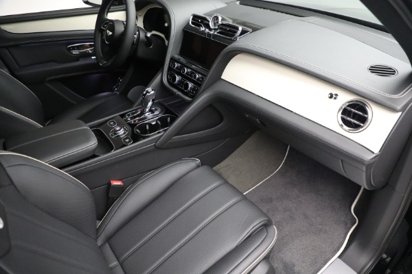 New 2023 Bentley Bentayga V8 for sale $238,470 at Bentley Greenwich in Greenwich CT 06830 26