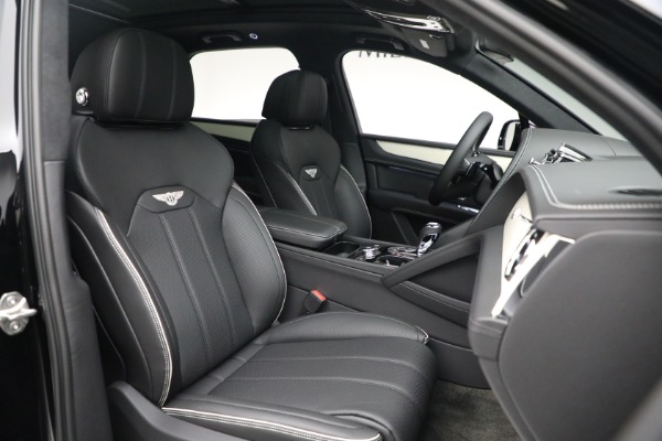 New 2023 Bentley Bentayga V8 for sale $238,470 at Bentley Greenwich in Greenwich CT 06830 28