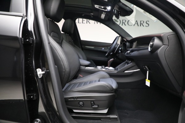 New 2023 Alfa Romeo Stelvio Estrema for sale $63,175 at Bentley Greenwich in Greenwich CT 06830 20