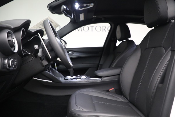 New 2023 Alfa Romeo Stelvio Sprint for sale $51,665 at Bentley Greenwich in Greenwich CT 06830 14