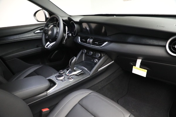 New 2023 Alfa Romeo Stelvio Sprint for sale $51,665 at Bentley Greenwich in Greenwich CT 06830 22