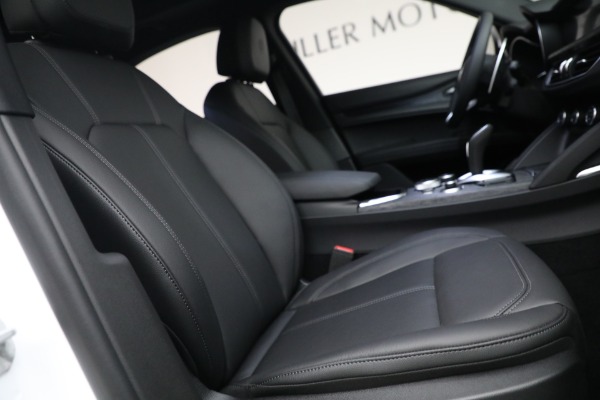 New 2023 Alfa Romeo Stelvio Sprint for sale $51,665 at Bentley Greenwich in Greenwich CT 06830 23