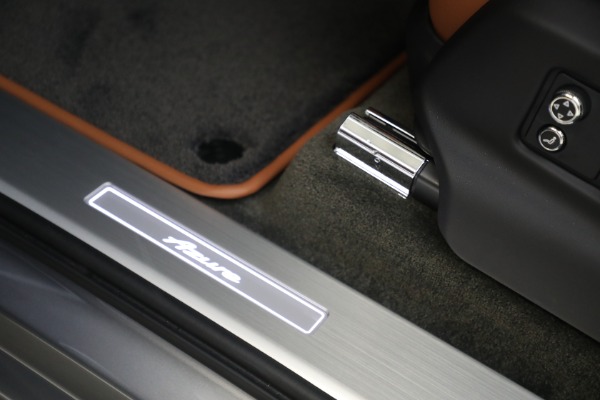 Used 2023 Bentley Bentayga EWB Azure V8 for sale $196,900 at Bentley Greenwich in Greenwich CT 06830 19