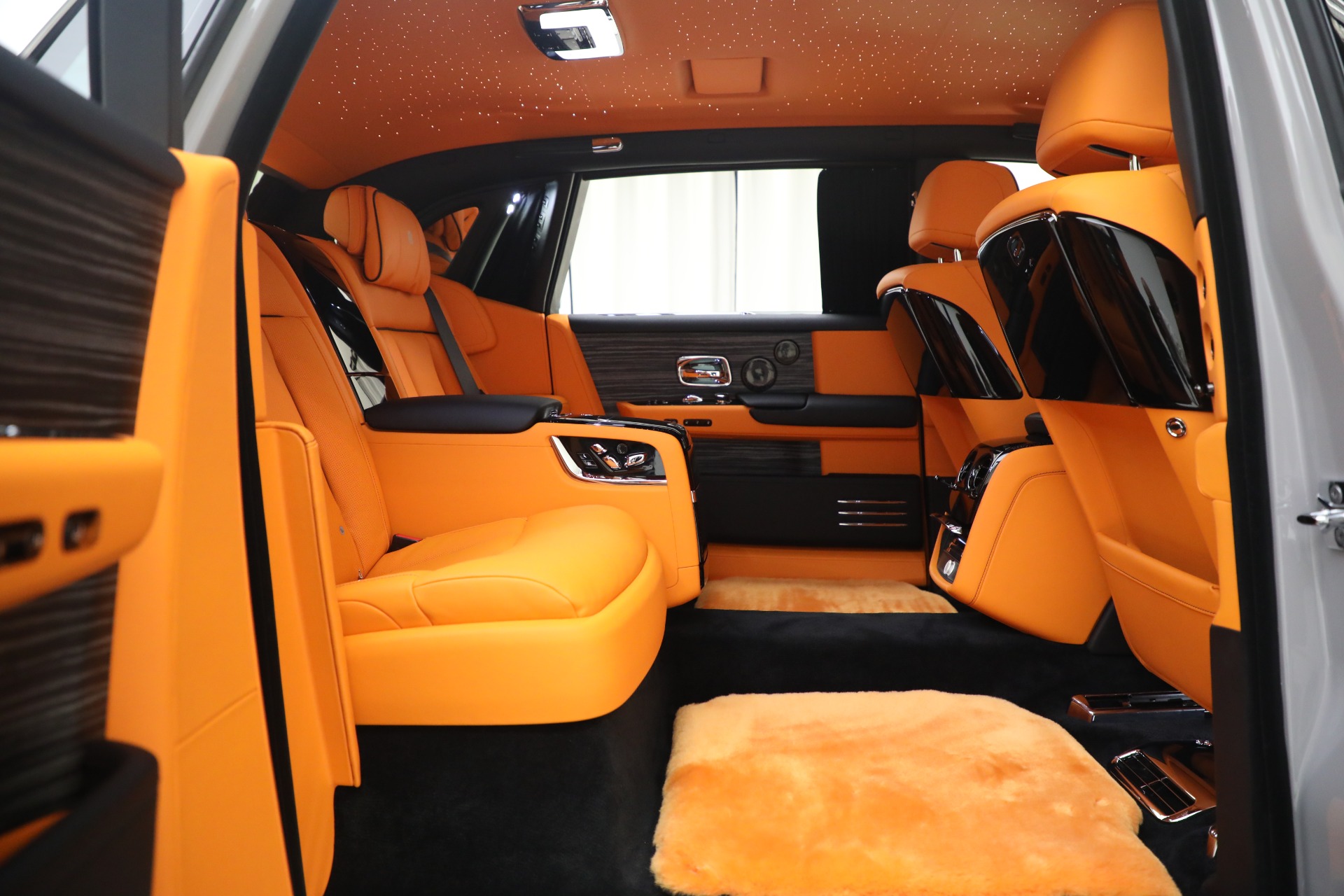 Biệt thự di động RollsRoyce Phantom VIII hơn 80 tỷ ở Sài Gòn