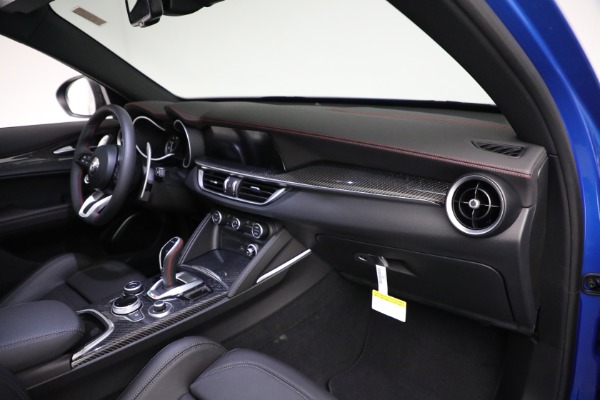 New 2023 Alfa Romeo Stelvio Estrema for sale $63,625 at Bentley Greenwich in Greenwich CT 06830 17