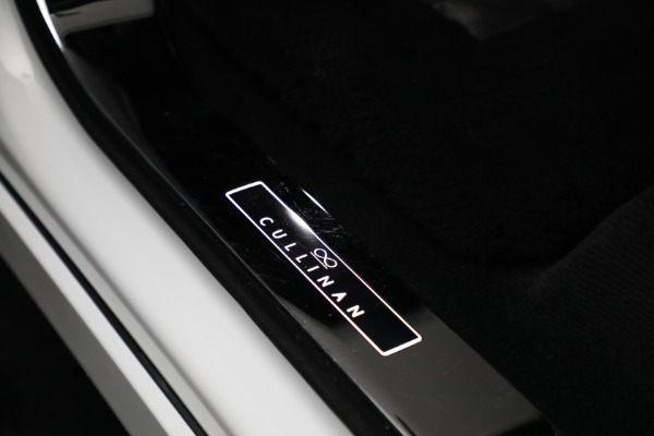 Used 2022 Rolls-Royce Black Badge Cullinan for sale $399,900 at Bentley Greenwich in Greenwich CT 06830 19