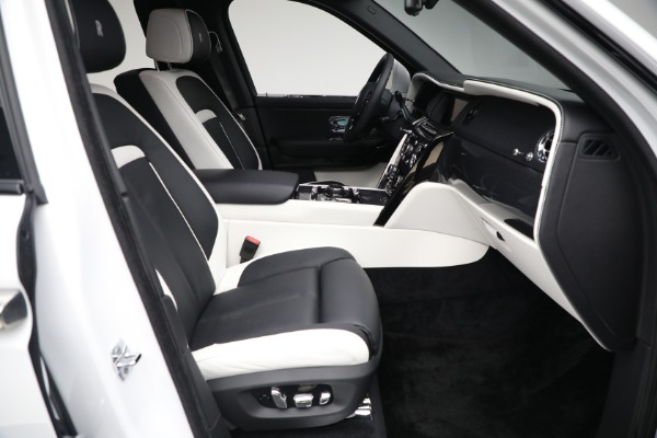 Used 2022 Rolls-Royce Black Badge Cullinan for sale $399,900 at Bentley Greenwich in Greenwich CT 06830 27