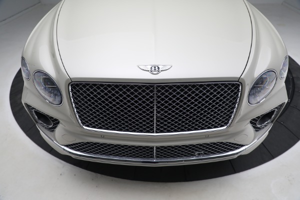 Used 2022 Bentley Bentayga V8 for sale $205,900 at Bentley Greenwich in Greenwich CT 06830 15