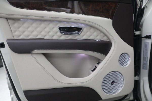 Used 2022 Bentley Bentayga V8 for sale $205,900 at Bentley Greenwich in Greenwich CT 06830 18
