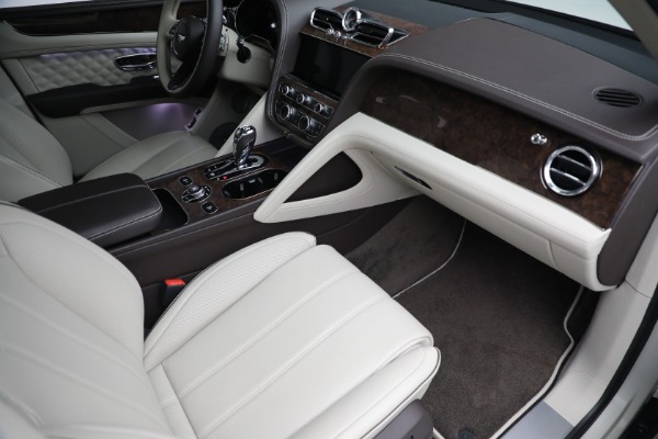 Used 2022 Bentley Bentayga V8 for sale $205,900 at Bentley Greenwich in Greenwich CT 06830 26