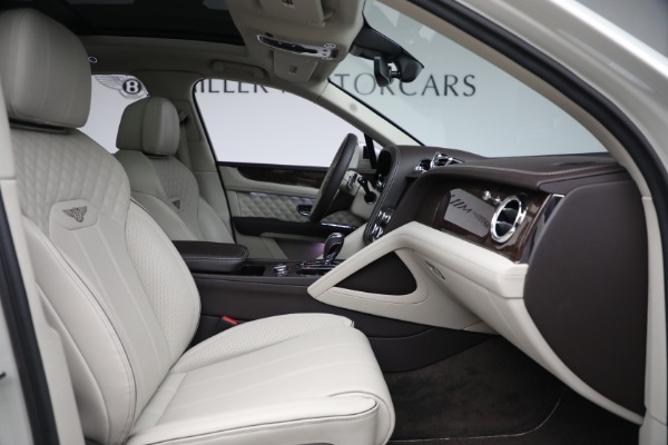 Used 2022 Bentley Bentayga V8 for sale $205,900 at Bentley Greenwich in Greenwich CT 06830 27