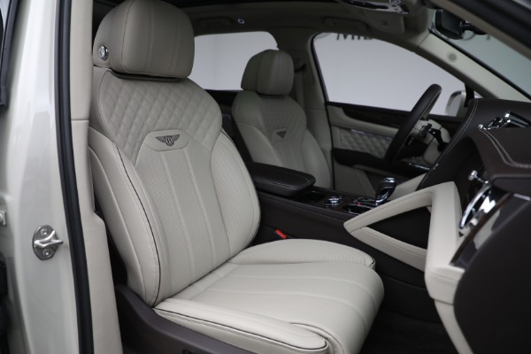 Used 2022 Bentley Bentayga V8 for sale $205,900 at Bentley Greenwich in Greenwich CT 06830 28