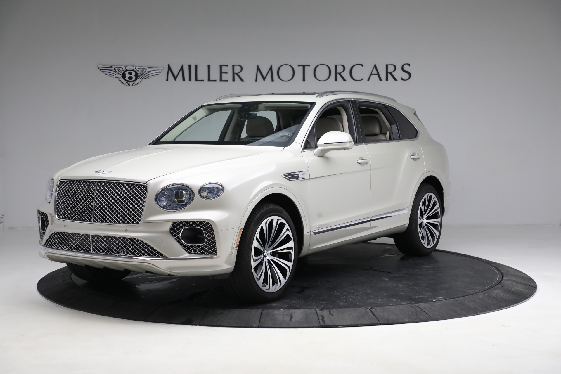 Used 2022 Bentley Bentayga V8 for sale $205,900 at Bentley Greenwich in Greenwich CT 06830 1