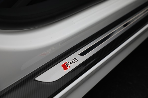 Used 2018 Audi R8 5.2 quattro V10 Plus for sale Sold at Bentley Greenwich in Greenwich CT 06830 27