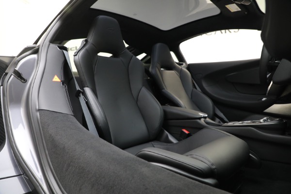 New 2023 McLaren GT for sale $216,098 at Bentley Greenwich in Greenwich CT 06830 24