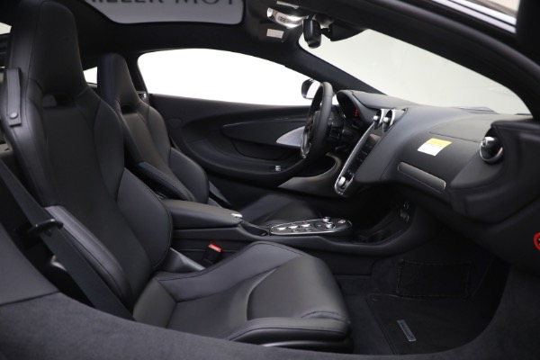 New 2023 McLaren GT for sale $216,098 at Bentley Greenwich in Greenwich CT 06830 25
