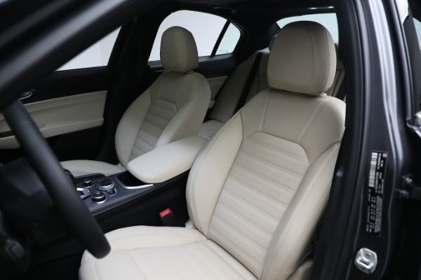 New 2023 Alfa Romeo Giulia Ti Lusso for sale $50,370 at Bentley Greenwich in Greenwich CT 06830 13
