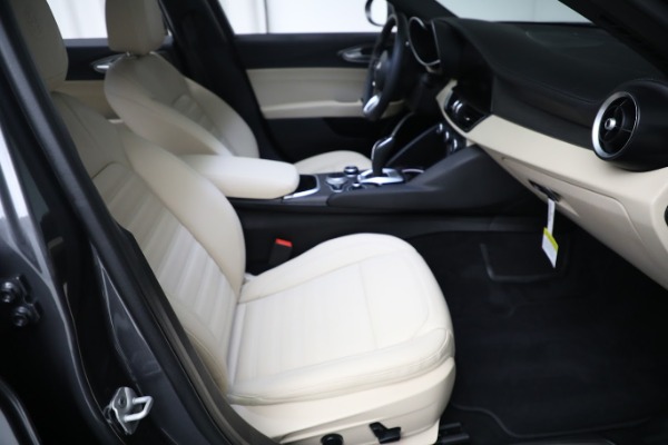 New 2023 Alfa Romeo Giulia Ti Lusso for sale $50,370 at Bentley Greenwich in Greenwich CT 06830 14
