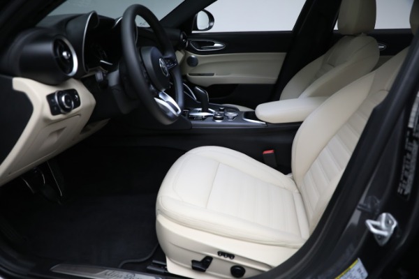 New 2023 Alfa Romeo Giulia Ti Lusso for sale $50,370 at Bentley Greenwich in Greenwich CT 06830 15