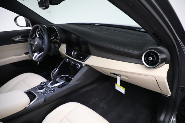 New 2023 Alfa Romeo Giulia Ti Lusso for sale $50,370 at Bentley Greenwich in Greenwich CT 06830 21