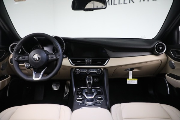 New 2023 Alfa Romeo Giulia Ti Lusso for sale $50,370 at Bentley Greenwich in Greenwich CT 06830 24