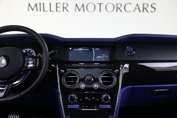 Used 2022 Rolls-Royce Cullinan for sale $344,900 at Bentley Greenwich in Greenwich CT 06830 4