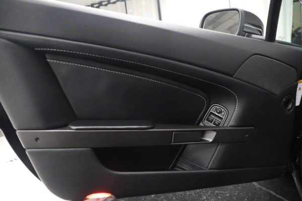 Used 2009 Aston Martin V8 Vantage Roadster for sale $59,900 at Bentley Greenwich in Greenwich CT 06830 22