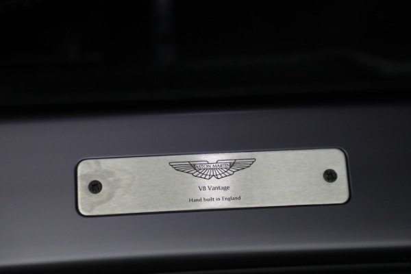 Used 2009 Aston Martin V8 Vantage Roadster for sale $59,900 at Bentley Greenwich in Greenwich CT 06830 27