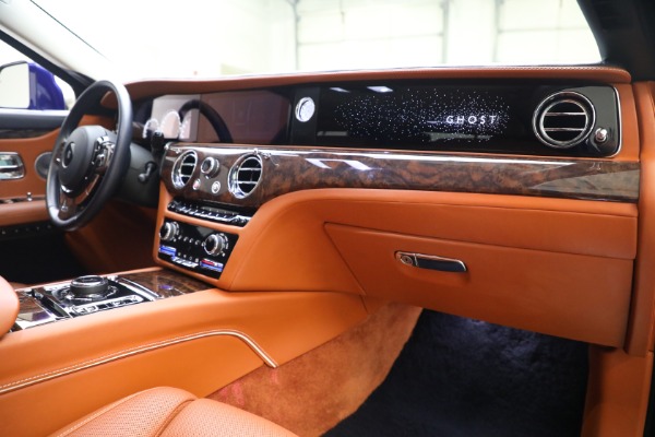 Used 2022 Rolls-Royce Ghost EWB for sale $345,900 at Bentley Greenwich in Greenwich CT 06830 26