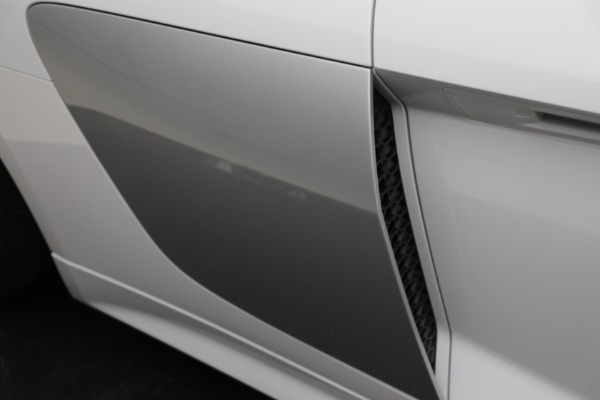 Used 2017 Audi R8 5.2 quattro V10 for sale Sold at Bentley Greenwich in Greenwich CT 06830 23