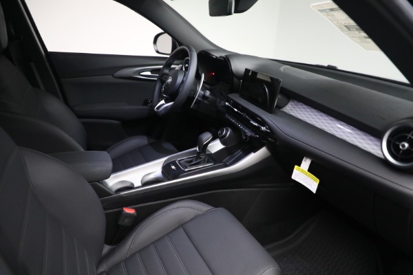 New 2024 Alfa Romeo Tonale Veloce for sale Sold at Bentley Greenwich in Greenwich CT 06830 14