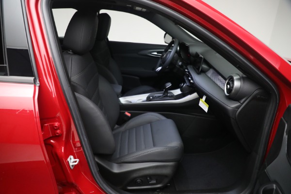 New 2024 Alfa Romeo Tonale Ti for sale $51,290 at Bentley Greenwich in Greenwich CT 06830 23