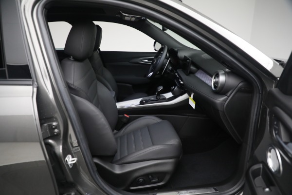 New 2024 Alfa Romeo Tonale Veloce for sale $57,300 at Bentley Greenwich in Greenwich CT 06830 21