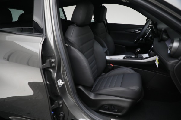 New 2024 Alfa Romeo Tonale Veloce for sale $57,300 at Bentley Greenwich in Greenwich CT 06830 22