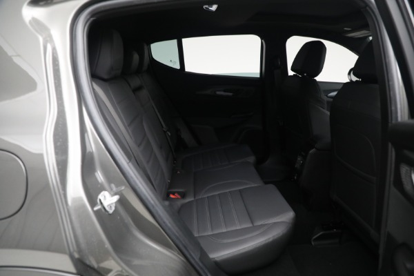 New 2024 Alfa Romeo Tonale Veloce for sale $57,300 at Bentley Greenwich in Greenwich CT 06830 23