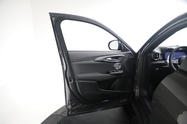New 2024 Alfa Romeo Tonale Veloce for sale $57,300 at Bentley Greenwich in Greenwich CT 06830 27