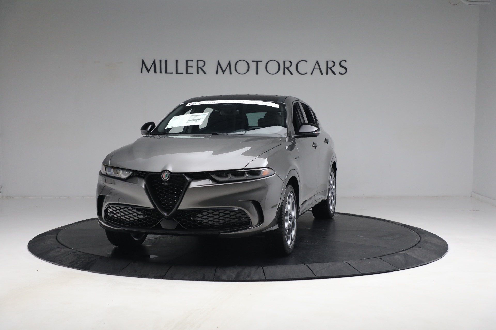 New 2024 Alfa Romeo Tonale Veloce for sale $57,300 at Bentley Greenwich in Greenwich CT 06830 1