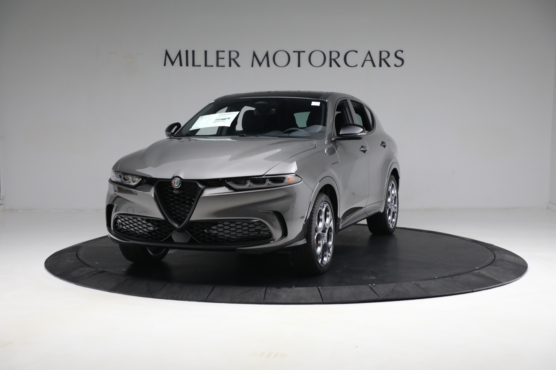 New 2024 Alfa Romeo Tonale Veloce for sale $55,300 at Bentley Greenwich in Greenwich CT 06830 1