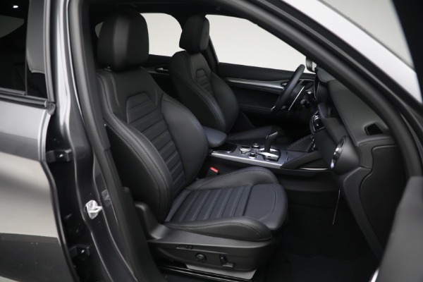 New 2024 Alfa Romeo Stelvio Veloce for sale Sold at Bentley Greenwich in Greenwich CT 06830 23