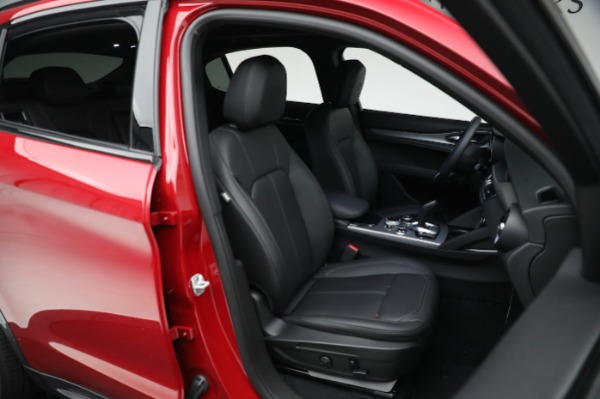 New 2024 Alfa Romeo Stelvio Ti for sale $54,320 at Bentley Greenwich in Greenwich CT 06830 18