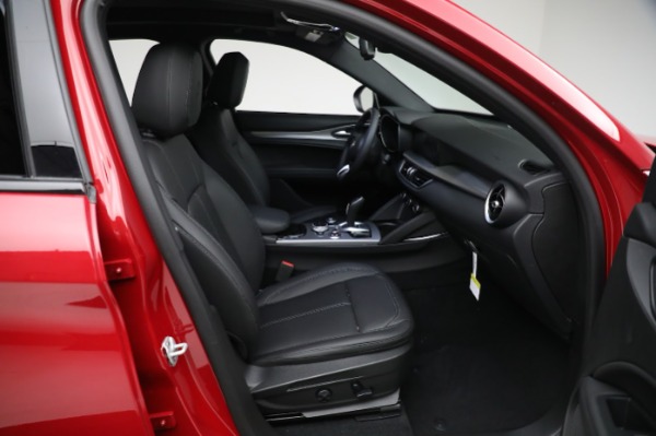 New 2024 Alfa Romeo Stelvio Ti for sale $54,320 at Bentley Greenwich in Greenwich CT 06830 20