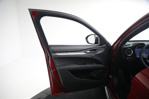 New 2024 Alfa Romeo Stelvio Ti for sale $54,320 at Bentley Greenwich in Greenwich CT 06830 28