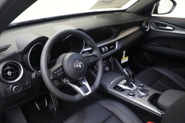 New 2024 Alfa Romeo Stelvio Ti for sale $53,820 at Bentley Greenwich in Greenwich CT 06830 27