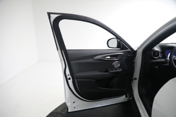 New 2024 Alfa Romeo Tonale Veloce for sale $56,640 at Bentley Greenwich in Greenwich CT 06830 26