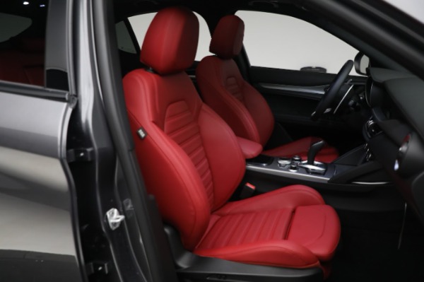 New 2024 Alfa Romeo Stelvio Veloce for sale $59,205 at Bentley Greenwich in Greenwich CT 06830 17