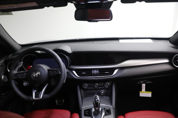 New 2024 Alfa Romeo Stelvio Veloce for sale $59,205 at Bentley Greenwich in Greenwich CT 06830 24