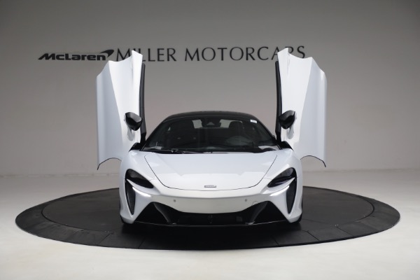 New 2023 McLaren Artura TechLux for sale $279,835 at Bentley Greenwich in Greenwich CT 06830 13