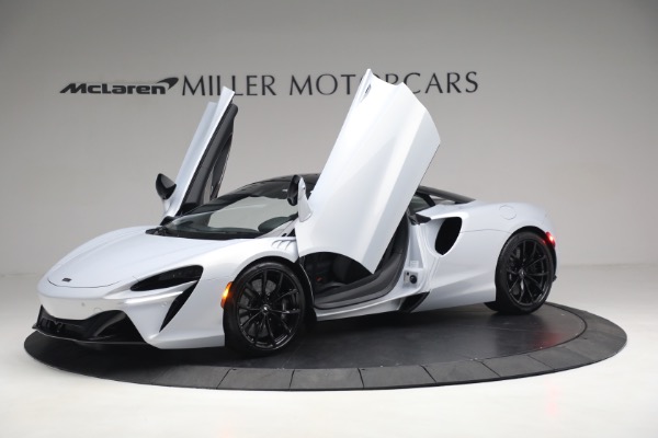 New 2023 McLaren Artura TechLux for sale $279,835 at Bentley Greenwich in Greenwich CT 06830 14